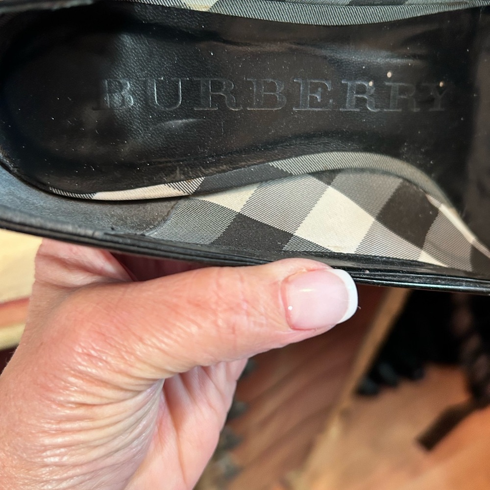 Authentic BURBERRY Black Patent Leather Heels - Picture 2 of 6